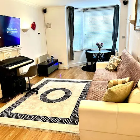 Knightsbridge One Bedroom Flat